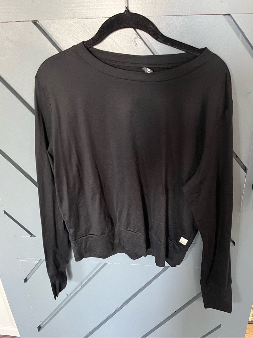 Vuori Black Long-Sleeve Crew Sweatshirt